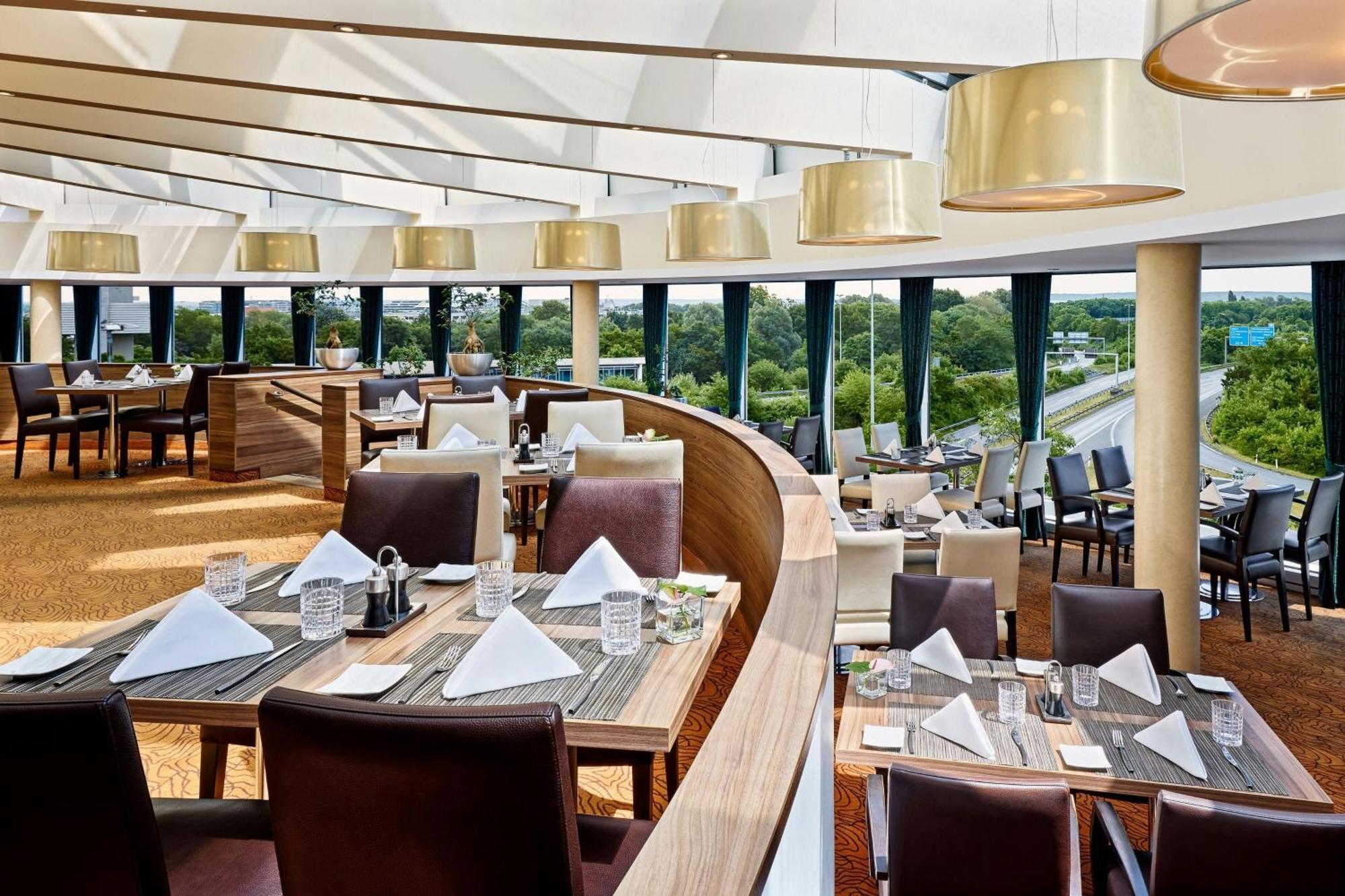 Sheraton Airport Hotel 4*