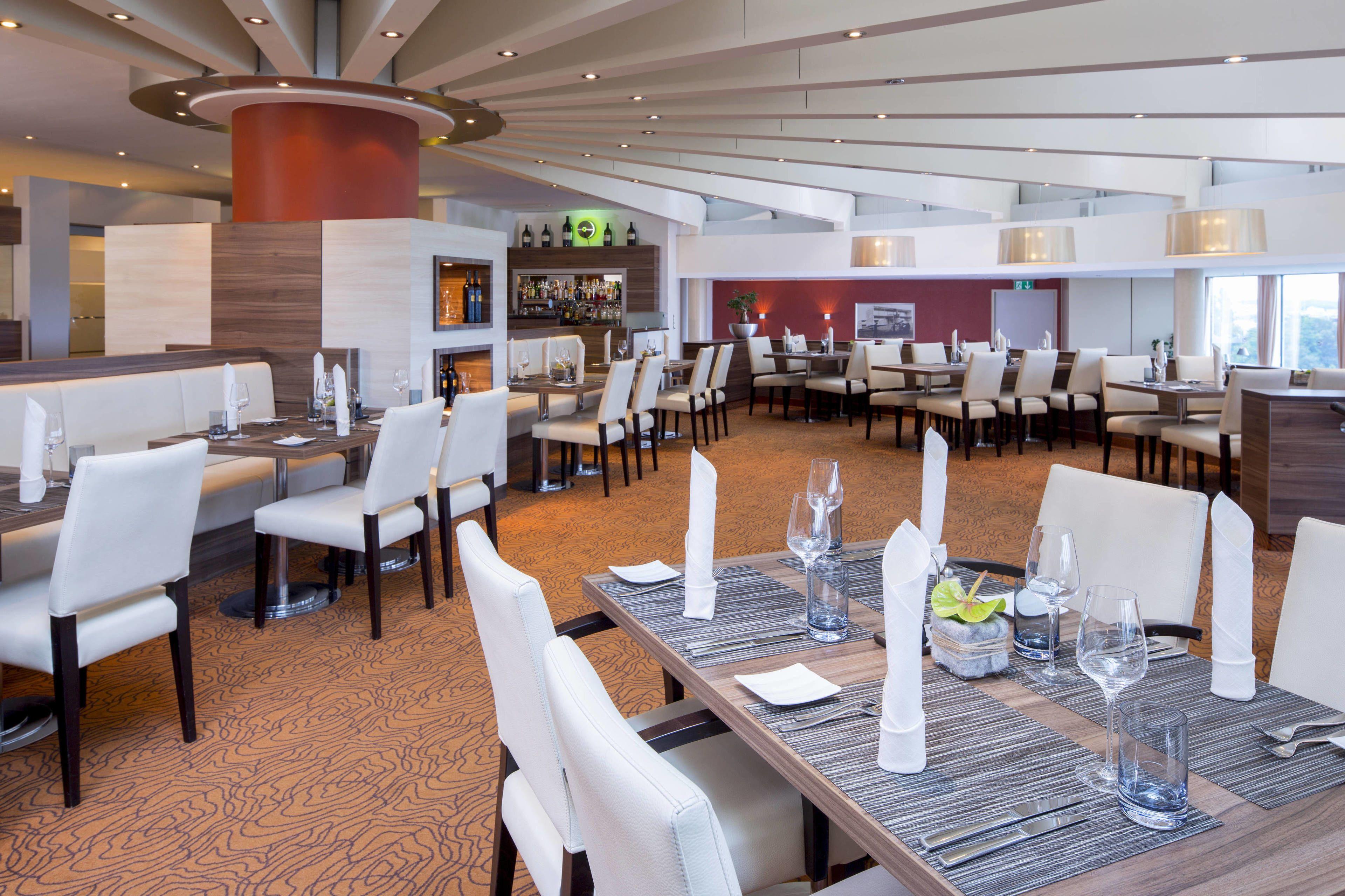 Sheraton Airport Hotel 4*