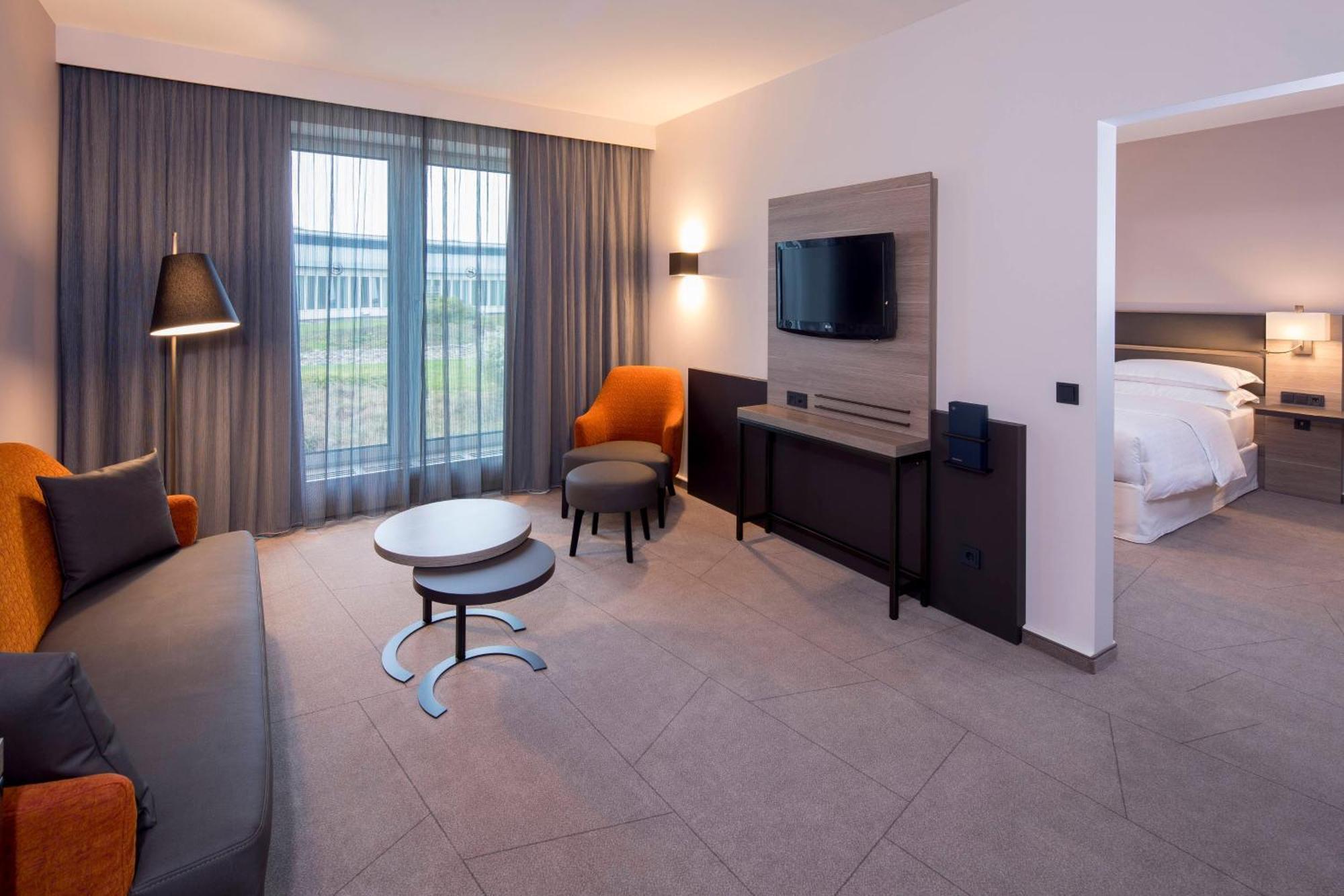 Sheraton Airport 4*