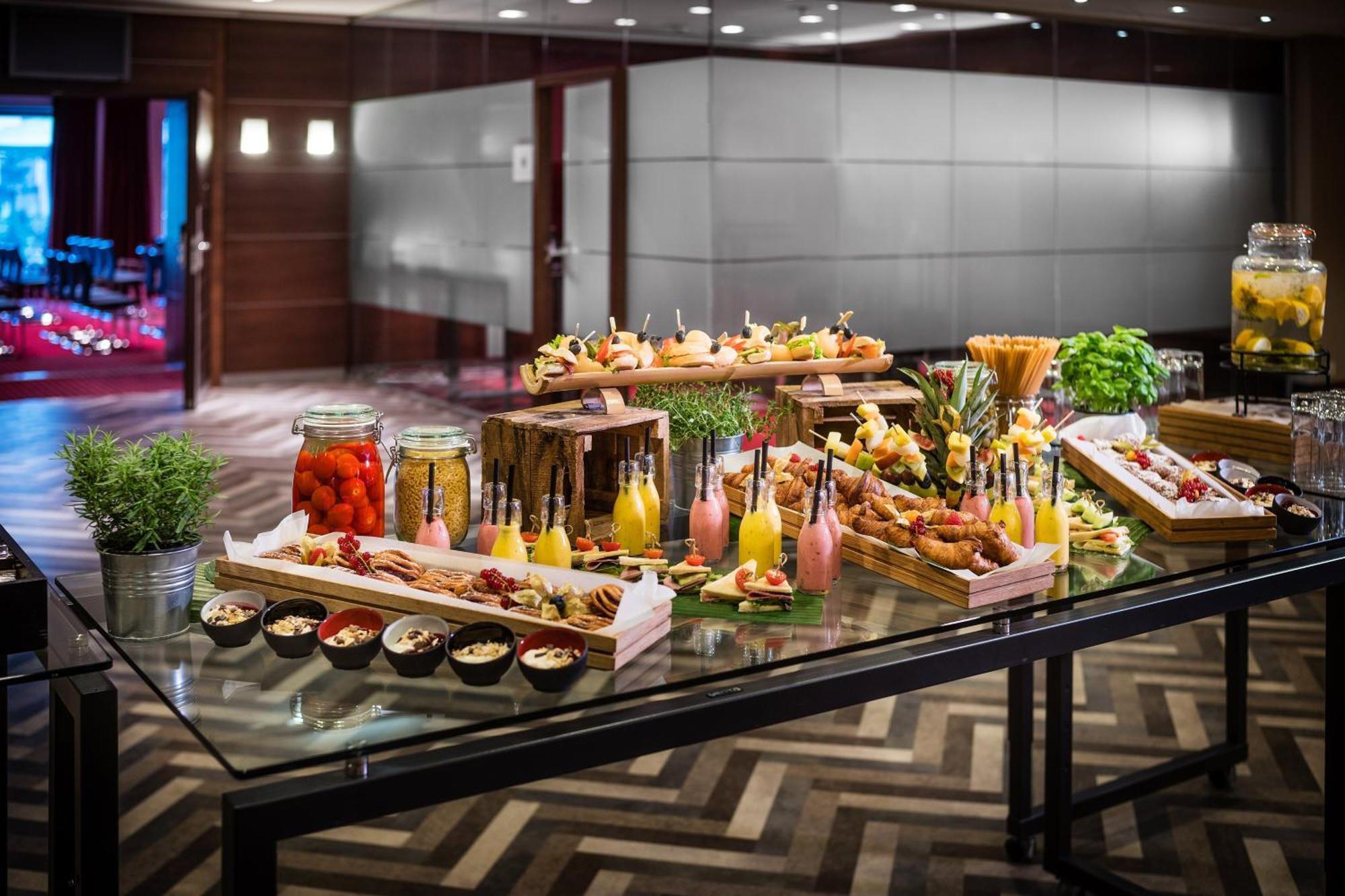 Sheraton Airport 4*